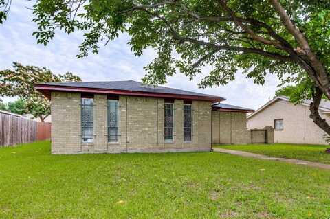 825 Cherry Hills Drive, Lancaster, TX 75134