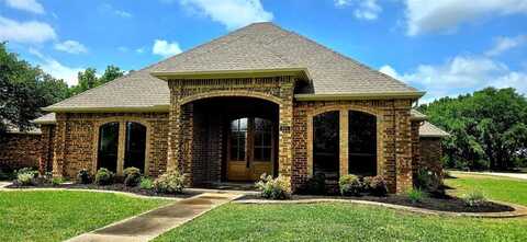 805 Lakeway Drive, Ennis, TX 75119
