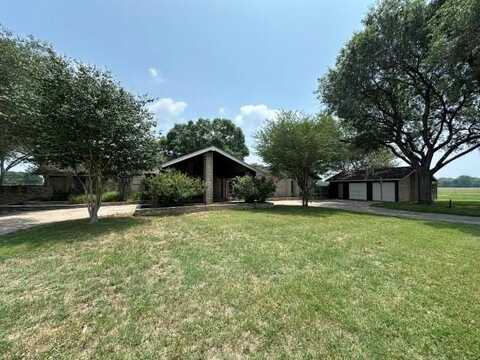 89 Private Road 3090, Shiner, TX 77984