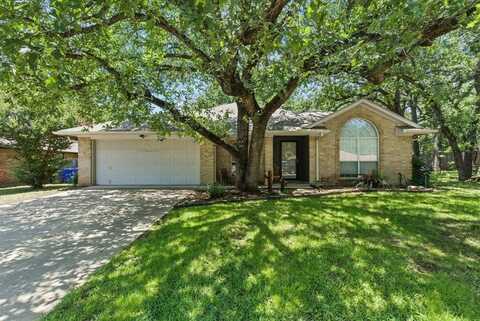 945 Lake Ridge Drive, Azle, TX 76020
