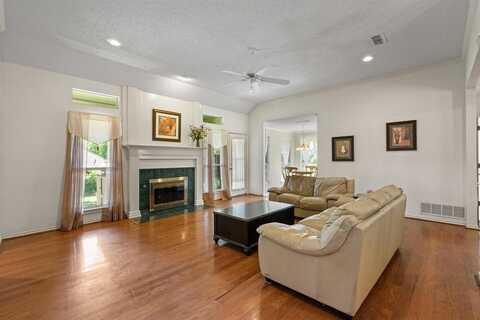 6925 Tameron Trail, Fort Worth, TX 76132
