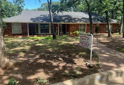5805 Azteca Drive, Fort Worth, TX 76112