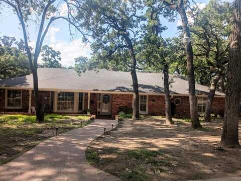 5805 Azteca Drive, Fort Worth, TX 76112