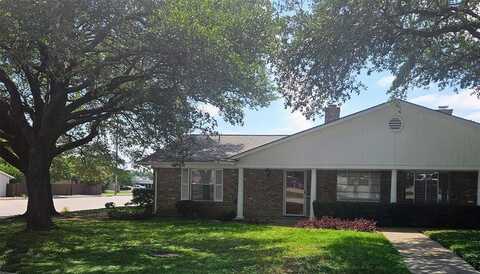 801 Livingston Drive, Hurst, TX 76053