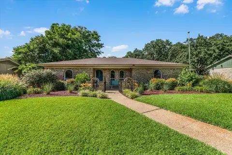 828 Spring Brook Drive, Bedford, TX 76021