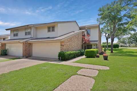 2902 Woodcroft Circle, Carrollton, TX 75006