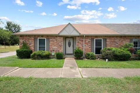 31 W Townhouse Lane, Grand Prairie, TX 75052
