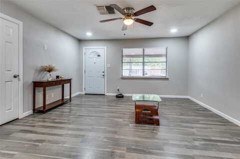 1415 Swiss Street, Arlington, TX 76010