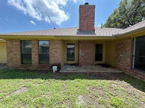 818 Summit Drive, DeSoto, TX 75115