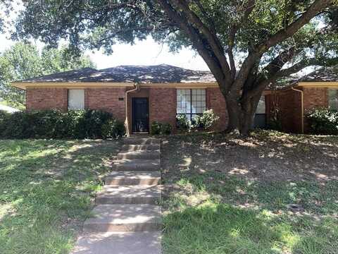 818 Summit Drive, DeSoto, TX 75115