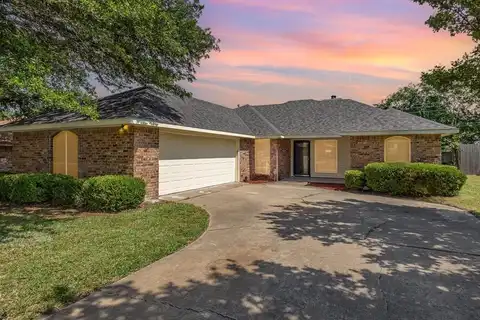 110 Mesa Moor Drive, Glenn Heights, TX 75154