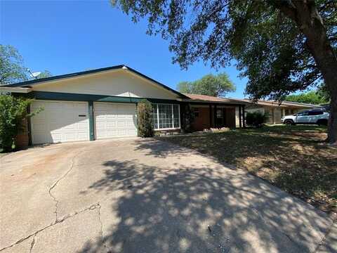 2720 Larkin Avenue, Fort Worth, TX 76133
