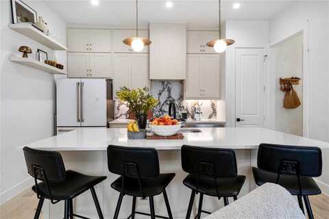 130 Garden Court W, Arlington, TX 76013