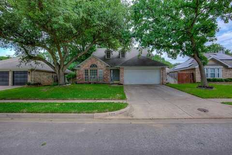 230 Brittany Drive, Euless, TX 76039
