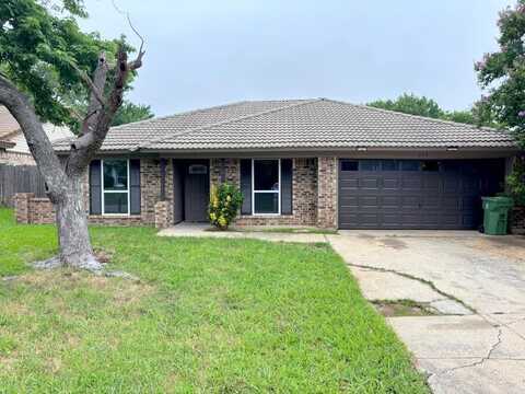 707 E Williamsburg Manor, Arlington, TX 76014