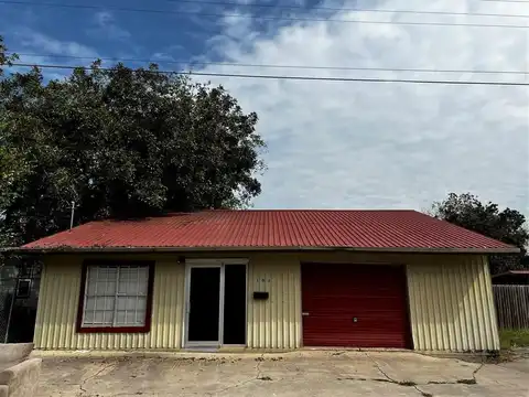 106 Lane St, Comanche, TX 76442