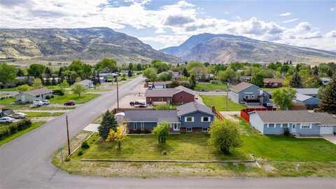 2235 Gentle St, Cody, WY 82414