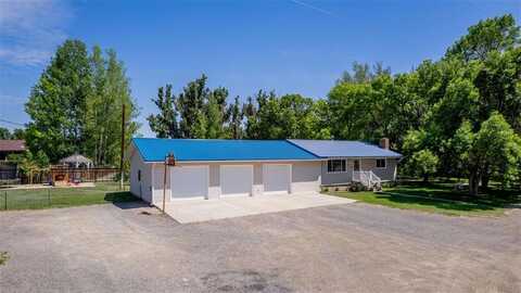 153 E 1st St N, Cowley, WY 82420