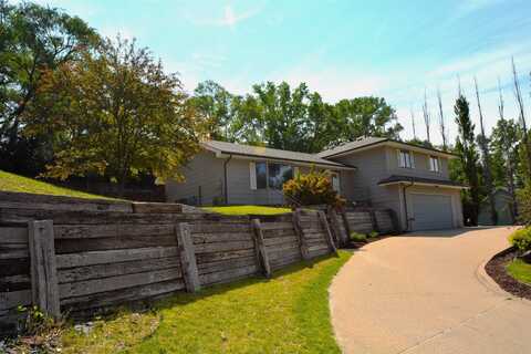 2820 Dupont St, Sioux City, IA 51104