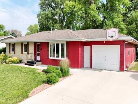 942 Ridgecrest Dr., Vermillion, SD 57069