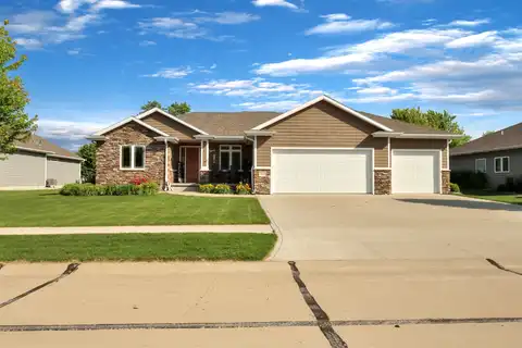 573 Sandstone Circle, Dakota Dunes, SD 57049