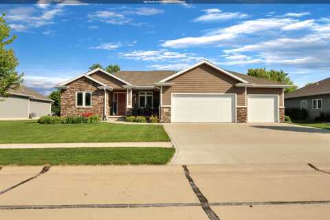 573 Sandstone Circle, Dakota Dunes, SD 57049