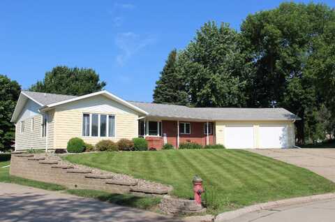 402 Amsterdam Dr SE, Orange City, IA 51041