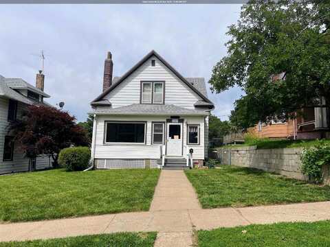 2305 GRANDVIEW BLVD, Sioux City, IA 51104
