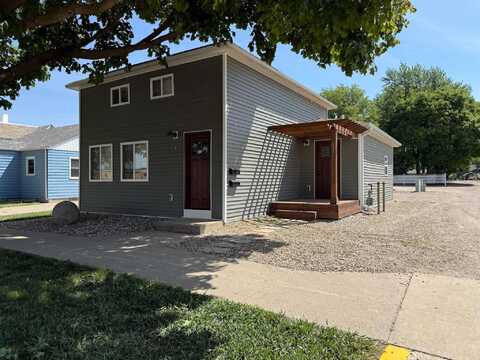 317 Central Ave NE, Orange City, IA 51041