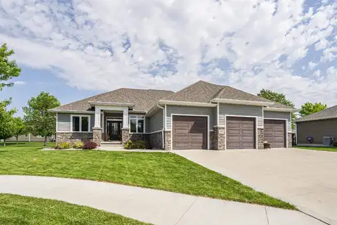 585 Sandstone Cr, Dakota Dunes, SD 57049