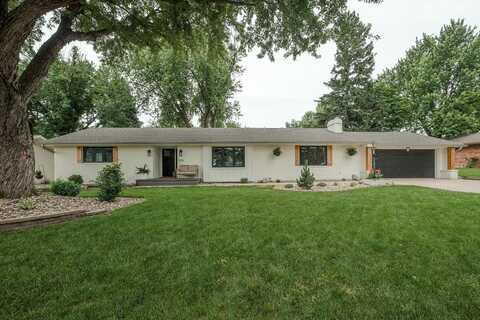 575 S Meadow Drive, Sioux Center, IA 51250