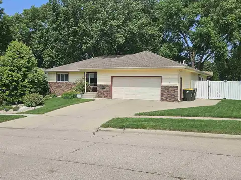 6121 Pine View Drive, Sioux City, IA 51106