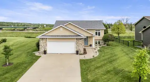 728 Prairie Blvd, Dakota Dunes, SD 57049
