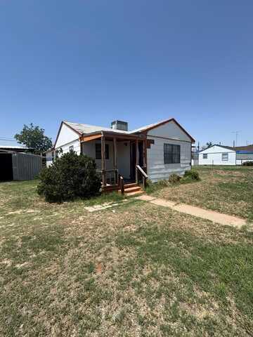 201 E 22nd St, Crane, TX 79731