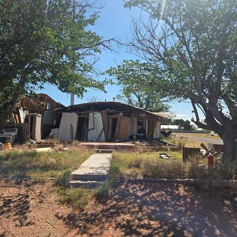 201 Alpine St, Wickett, TX 79788