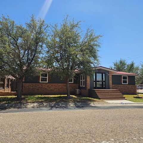 121 W 8th St, McCamey, TX 79752