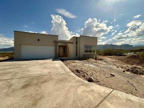 1851 Las Piedras, Alamogordo, NM 88310