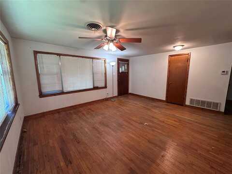 811 N Broadway Street, Broken Bow, OK 74728