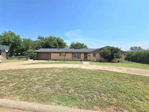 2015 Willard Drive, Altus, OK 73521