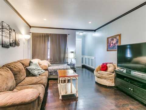5721 NW 65th Street, Warr Acres, OK 73132