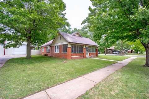 229 N Locust Street, Pauls Valley, OK 73075