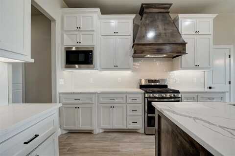 5105 Grand Canyon Boulevard, Mustang, OK 73064