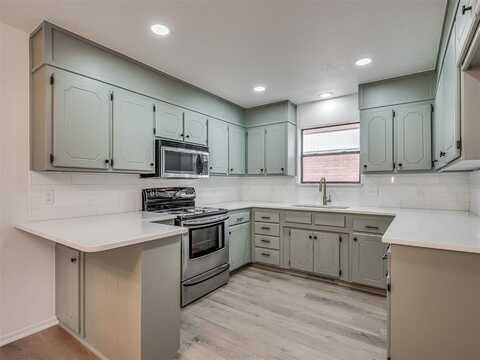 4709 Wilcox Lane, Yukon, OK 73099