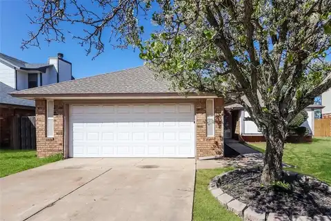 2529 Amber Street, Moore, OK 73160