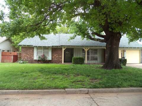2620 Berkshire Way, The Village, OK 73120