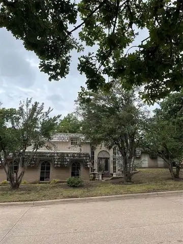 8028 Golden Oaks Road, Oklahoma City, OK 73127