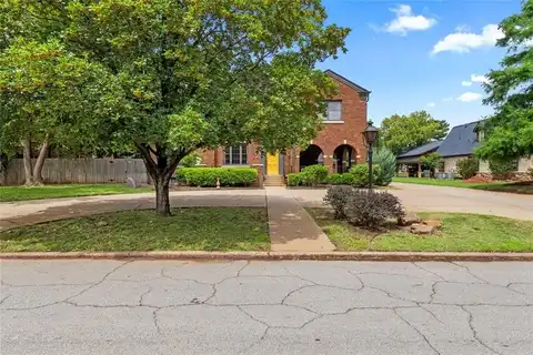 516 S 9th Avenue, Clinton, OK 73601
