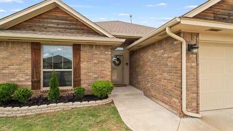 3109 Texarkana Court, Yukon, OK 73099
