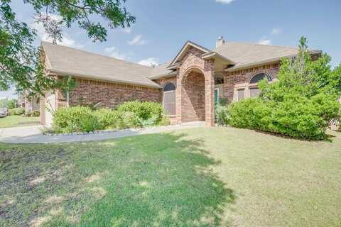 832 Elm Creek Drive, Moore, OK 73160