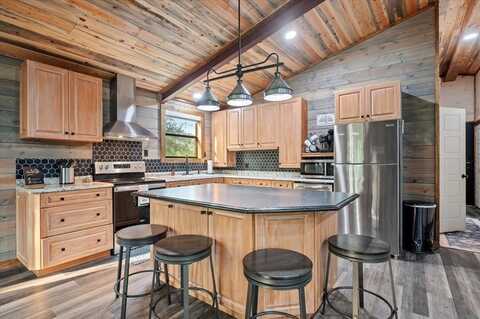 271 River West Lane, Broken Bow, OK 74728